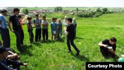Ярышларда җиңүче үсмерләрне бүләклиләр