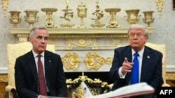 Премиерот на Канада, Марк Карни и американскиот претседател, Доналд Трамп, во Белата куќа, на 7 октомври 2025 година.