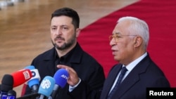 Președintele Ucrainei, Volodimir Zelenski, și președintele Consiliului European, Antonio Costa, la summitul UE de la Bruxelles.