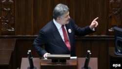 Порошенко выступает в польском парламенте (сейме) 17 декабря 2014 года