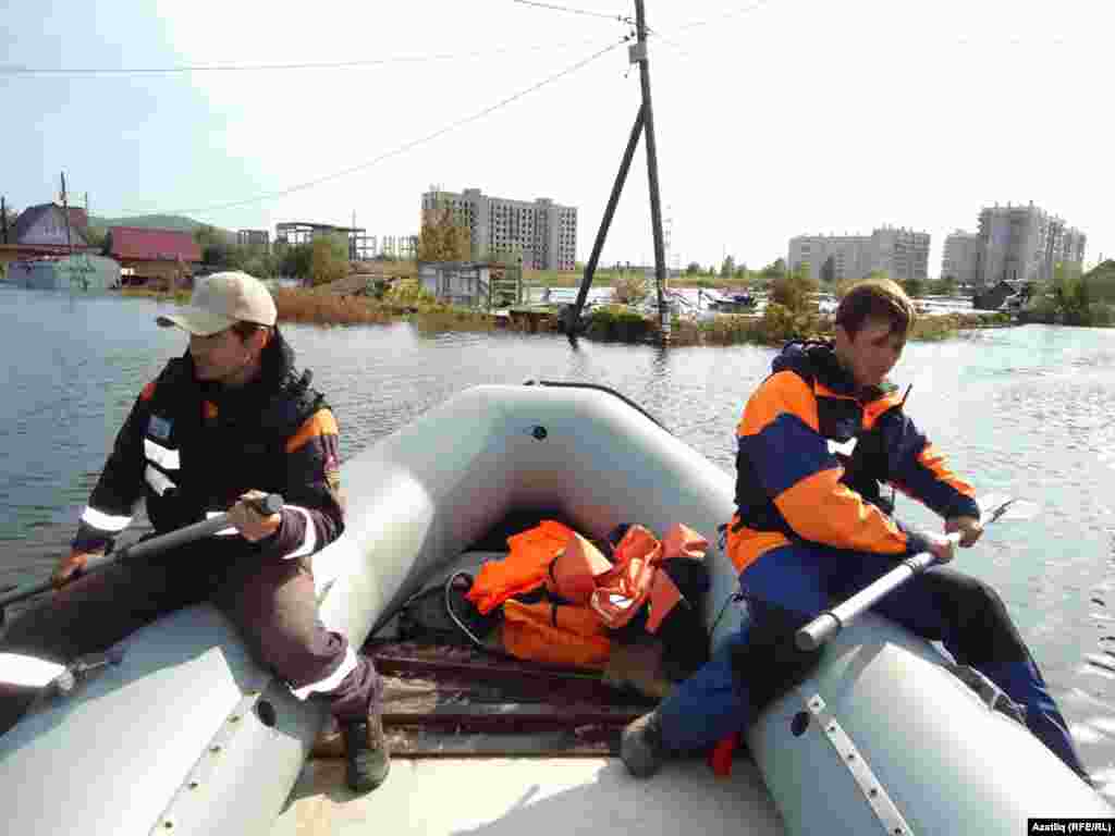 Уфадан килгән коткаручылар Илнур Латыйпов һәм Дмитрий Канонченко