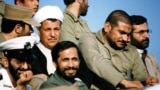 علی شمخانی همراه محسن رفیق‌دوست، کمال خرازی و علی صیادشیرازی در یکی از بازدیدهای اکبر هاشمی‌ رفسنجانی از جبهه‌های جنگ ایران و عراق در اواسط دهه ۶۰ خورشیدی
